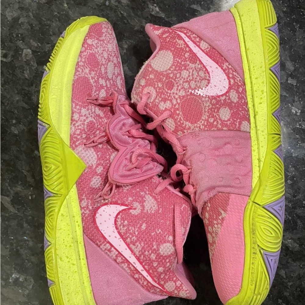 Nike SpongeBob SquarePants x Kyrie 5 Patrick Size 6Y Rare